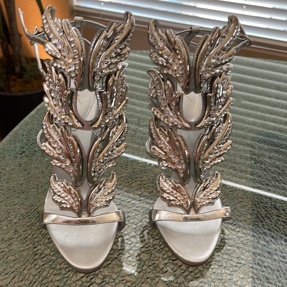 Giuseppe Zanotti Silver Leather Crystal Embellishments Gladiator Heels - Picture 3 of 15